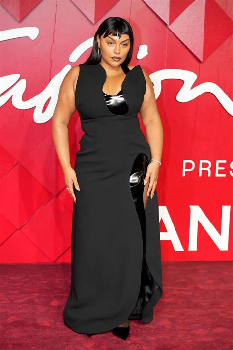 nf busty model of the year 2023|British Fashion Awards 2023: Das sind die Gewinner:innen.